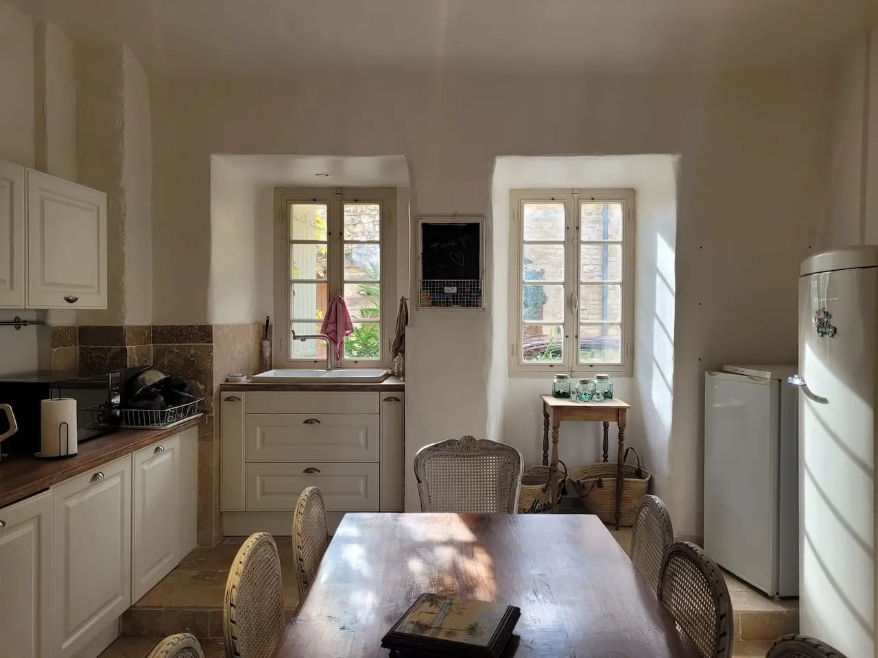 Charmante maison de village paisible avec piscine 9