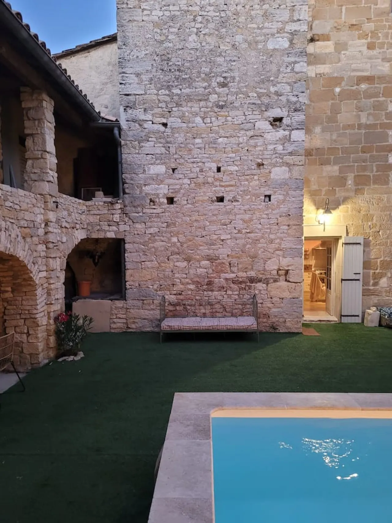 Charmante maison de village paisible avec piscine 14