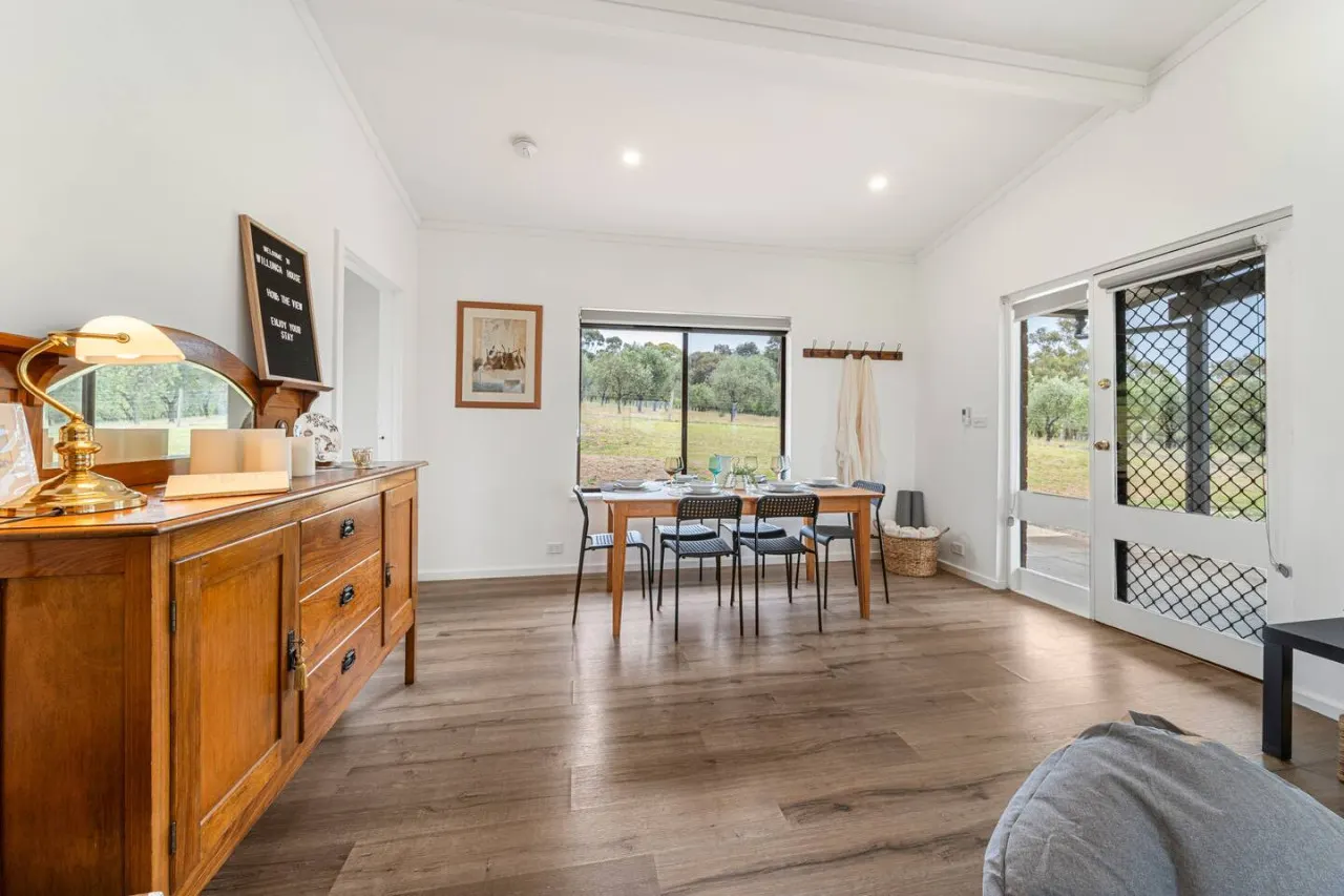 Willunga House - A Scenic Wine Region Stay 11