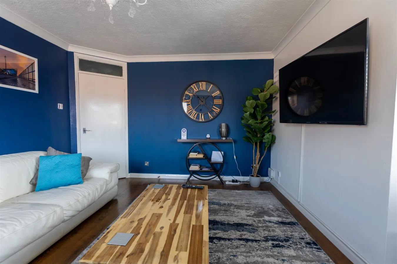 Hullidays》'Old School' Penthouse Trinity Square — photo 3