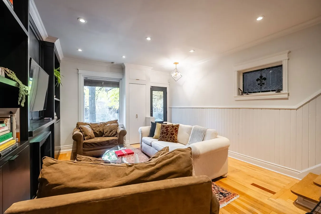Designer 2BR Home Office & Deck Wychwood Area 9