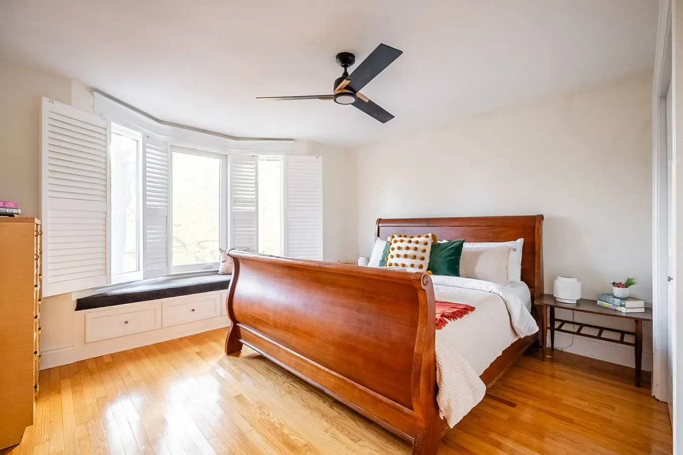 Designer 2BR Home Office & Deck Wychwood Area 4