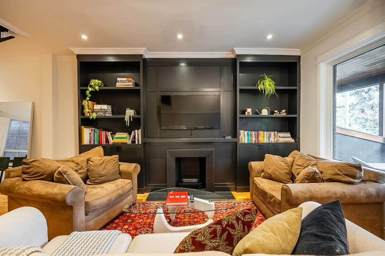 Designer 2BR Home Office & Deck Wychwood Area 5