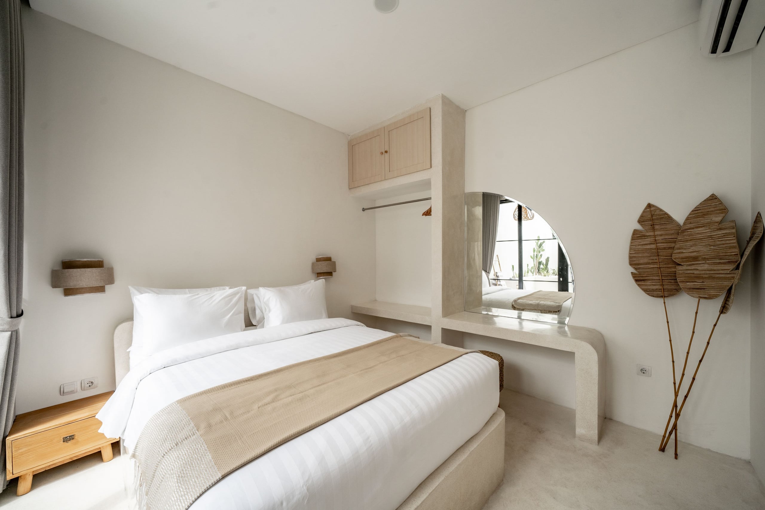 Modern Minimalist Villa in Quiet Residential Area — photo 2