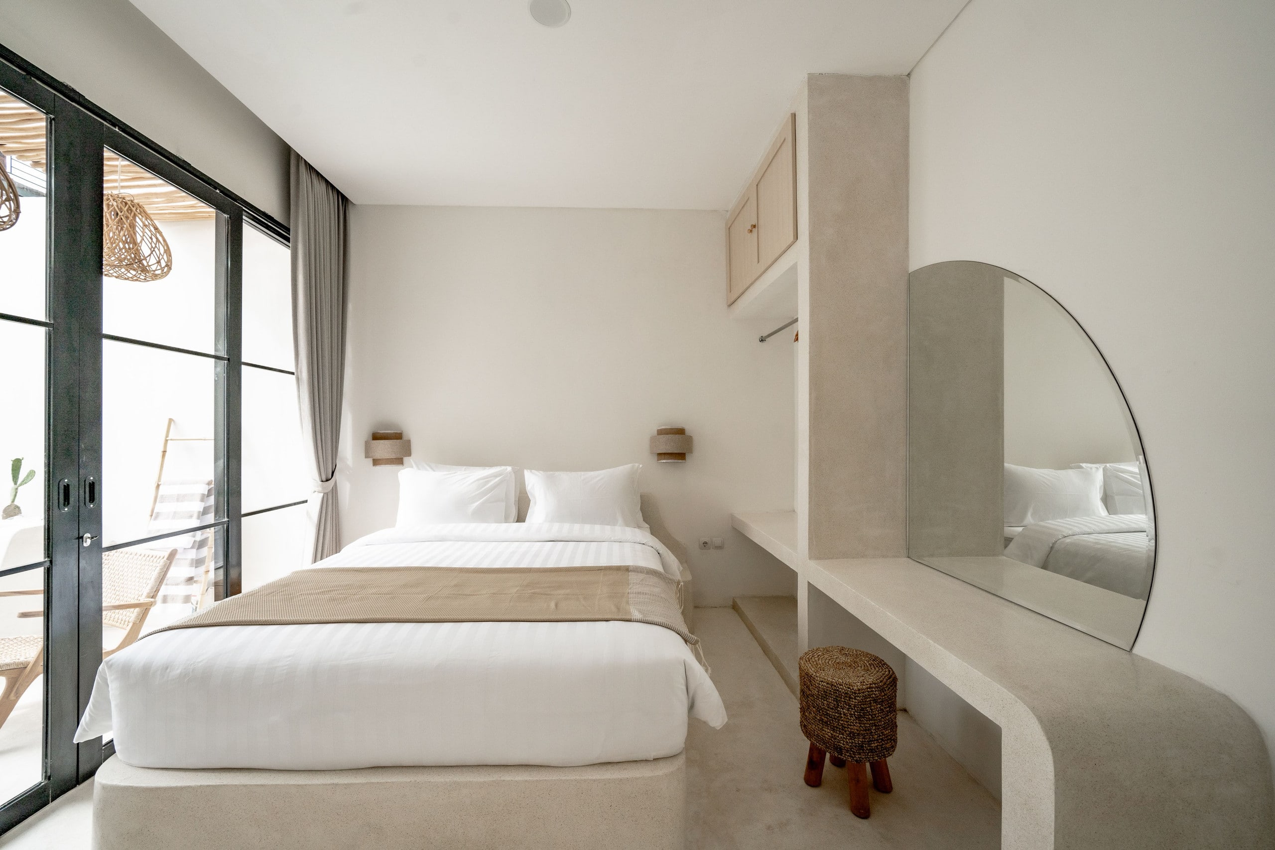 Modern Minimalist Villa in Quiet Residential Area 15
