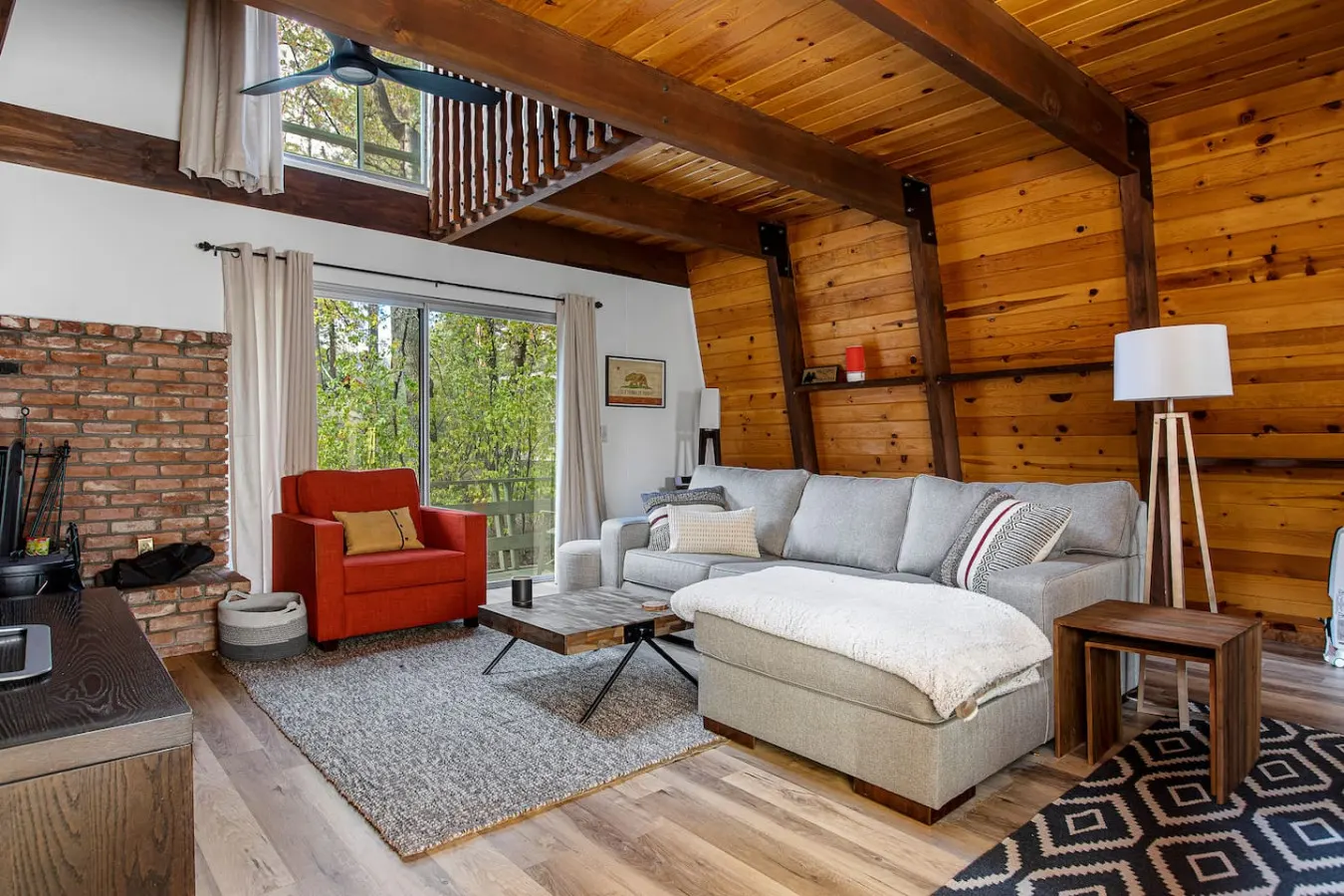 Alta Vista Gambrel Cabin w Hot Tub in Moonridge 10