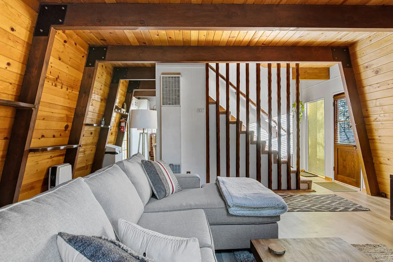 Alta Vista Gambrel Cabin w Hot Tub in Moonridge 12