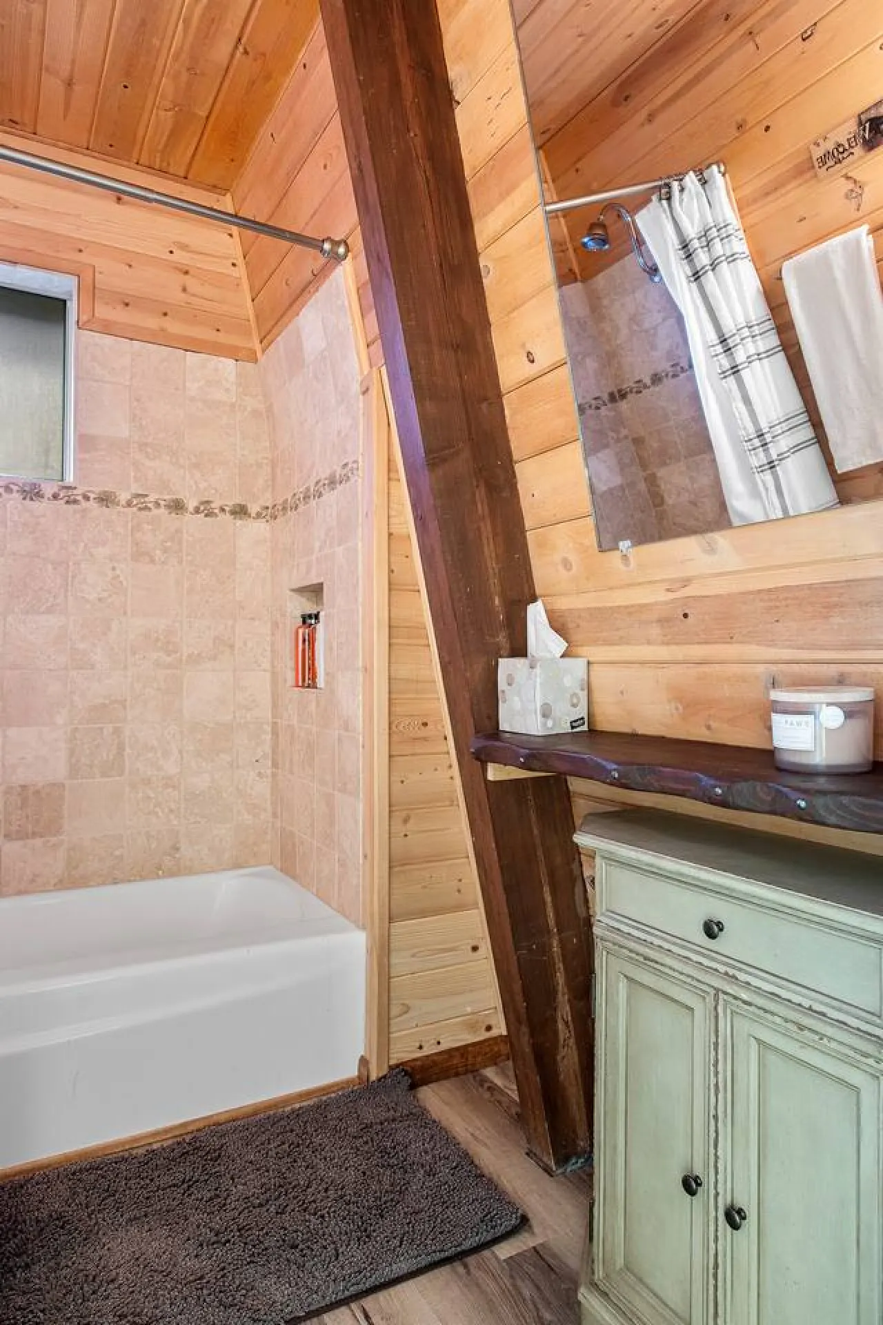 Alta Vista Gambrel Cabin w Hot Tub in Moonridge 14