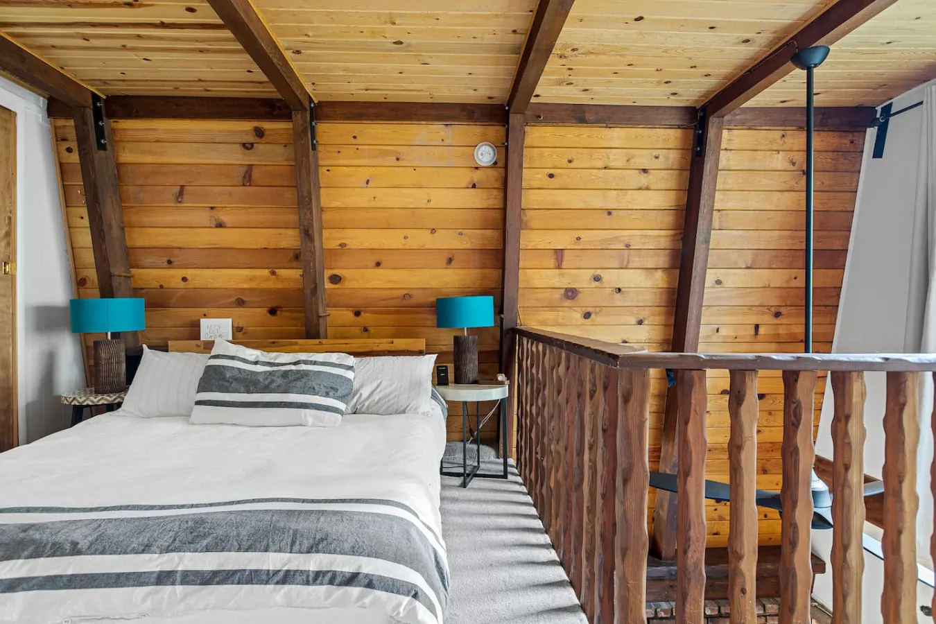 Alta Vista Gambrel Cabin w Hot Tub in Moonridge 16