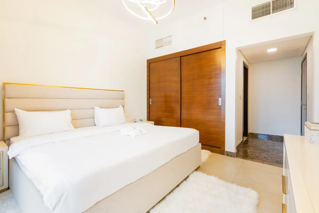 Stunning 1BR with Breathtaking Views of Dubai Marina 9