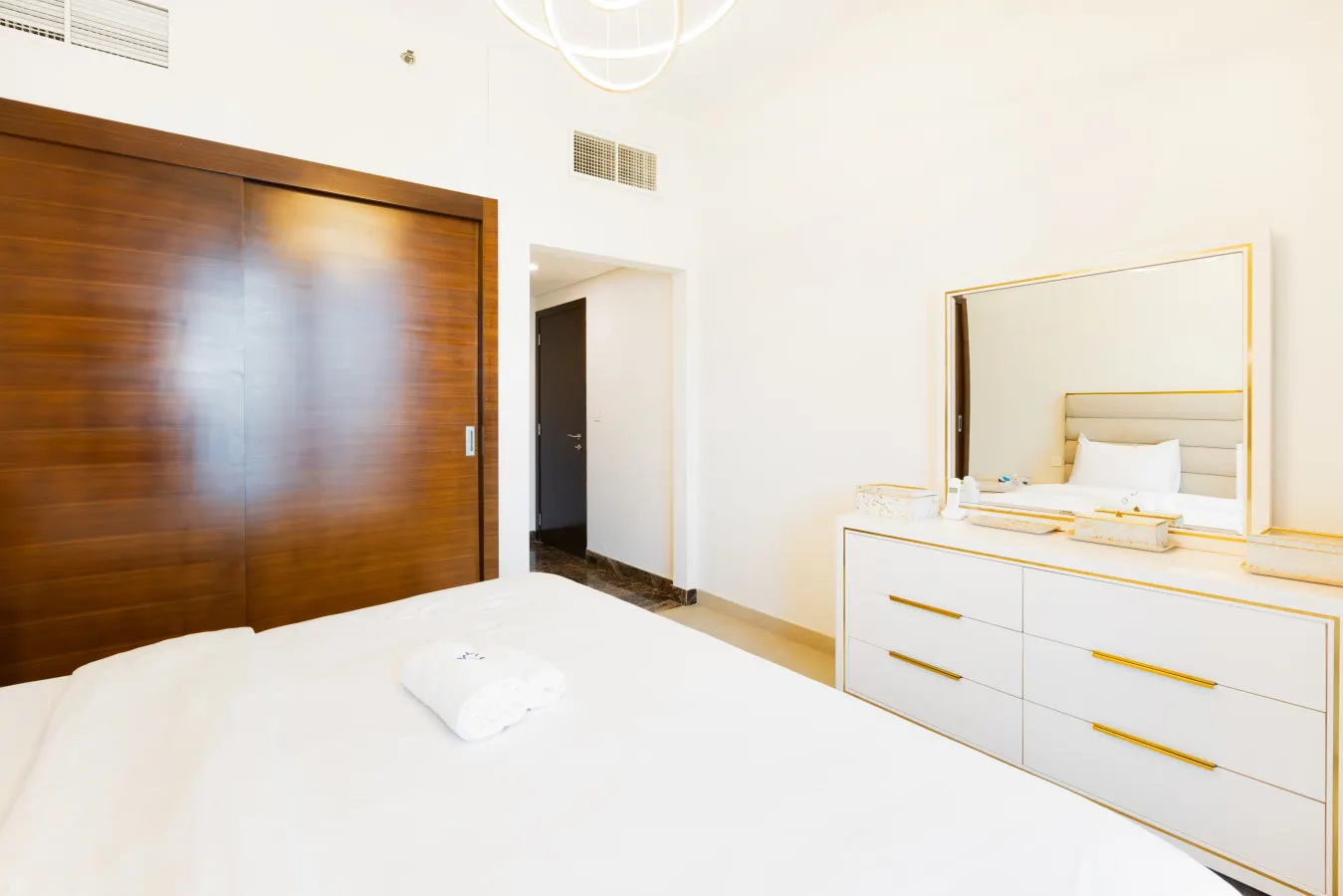 Stunning 1BR with Breathtaking Views of Dubai Marina 10
