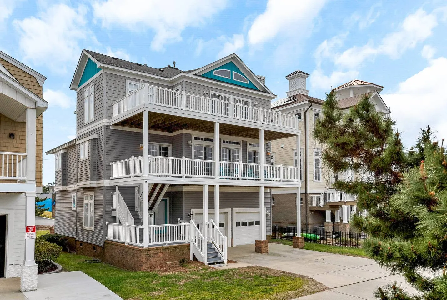 Perfect Beach Home w/ Ocean Views! Sleeps 10! — photo 2