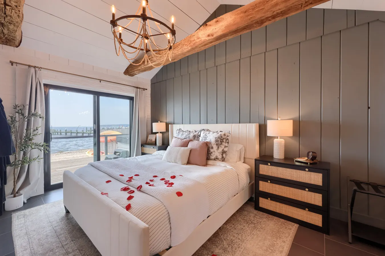 Long Beach Cottage, (romantic couple’s getaway)
