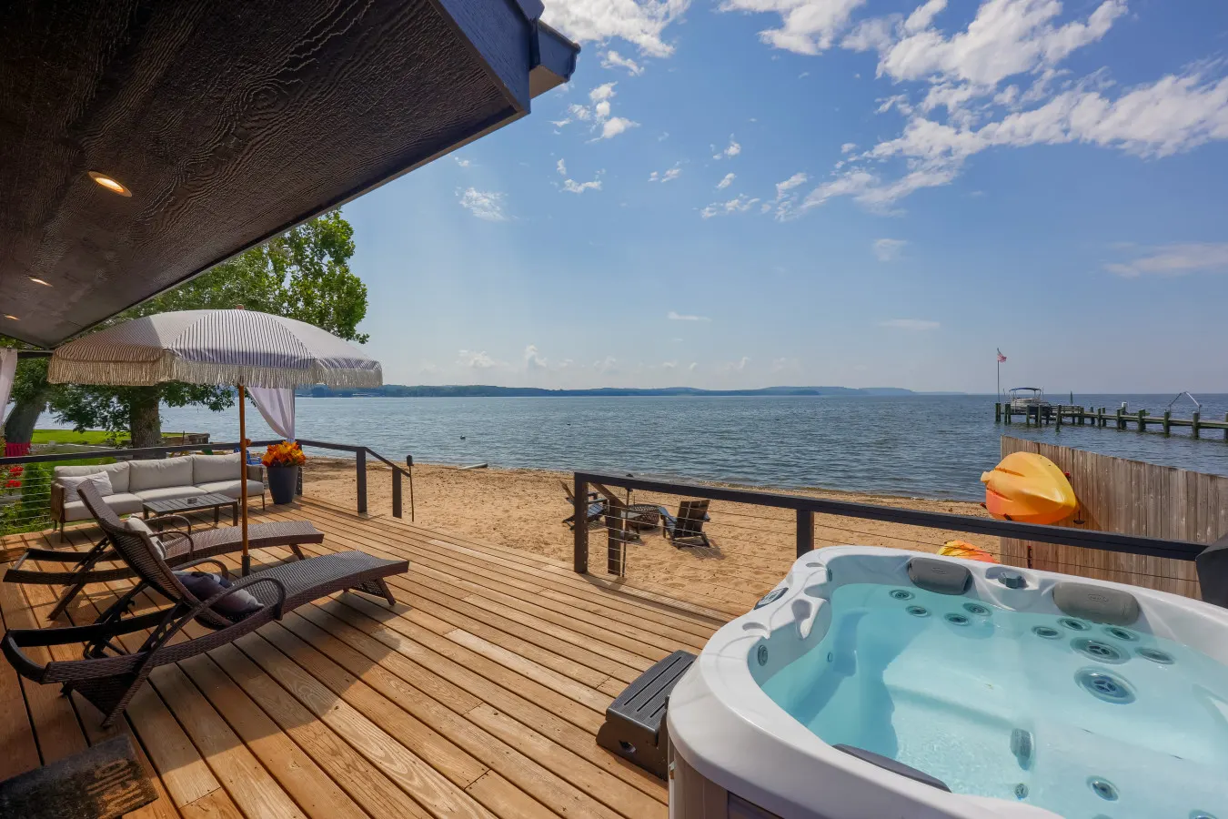 Long Beach Cottage, (romantic couple’s getaway) — photo 3