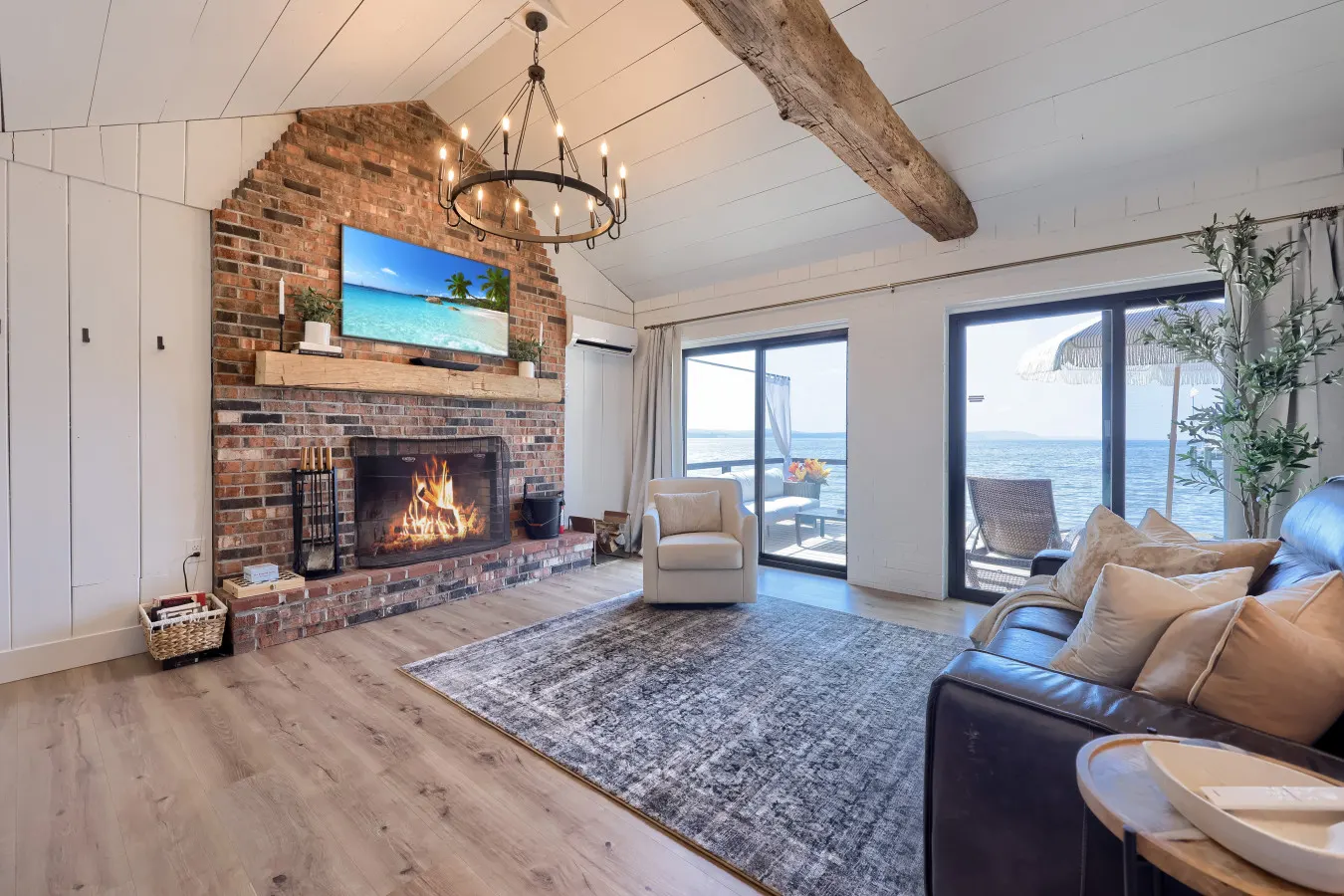Long Beach Cottage, (romantic couple’s getaway) — photo 4