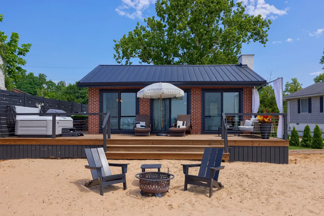 Long Beach Cottage, (romantic couple’s getaway) 8