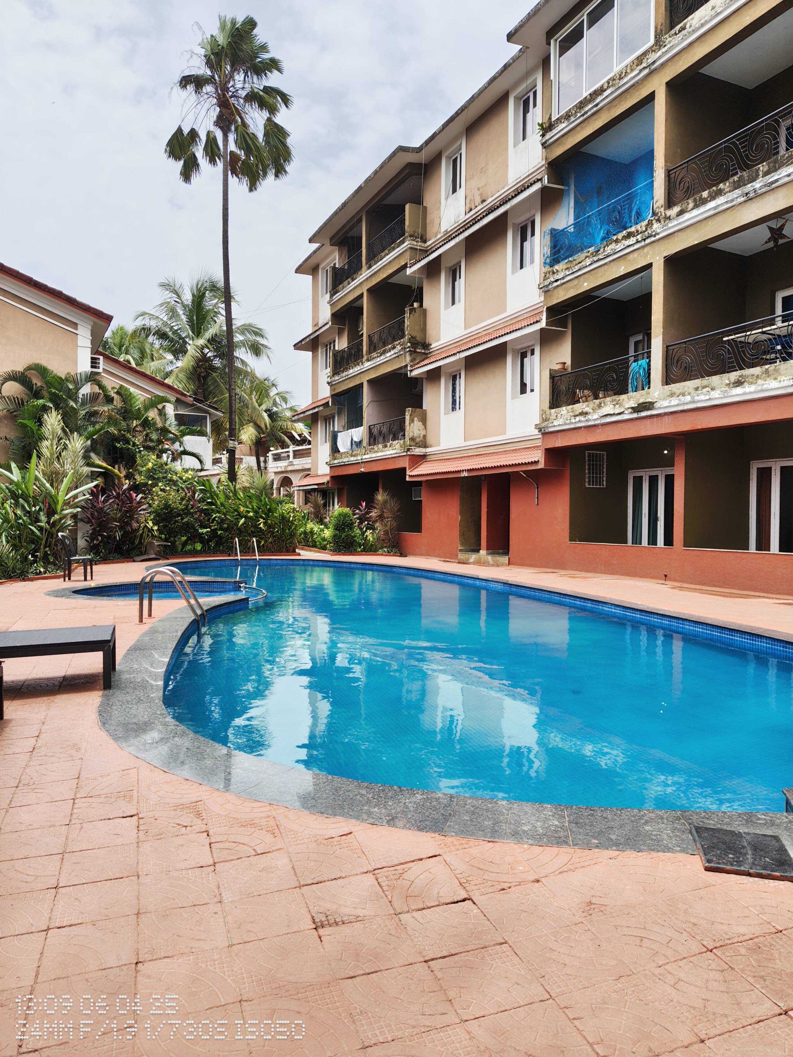 RoomzAway 4 Flats | Pool | WiFi | Kitchen 8