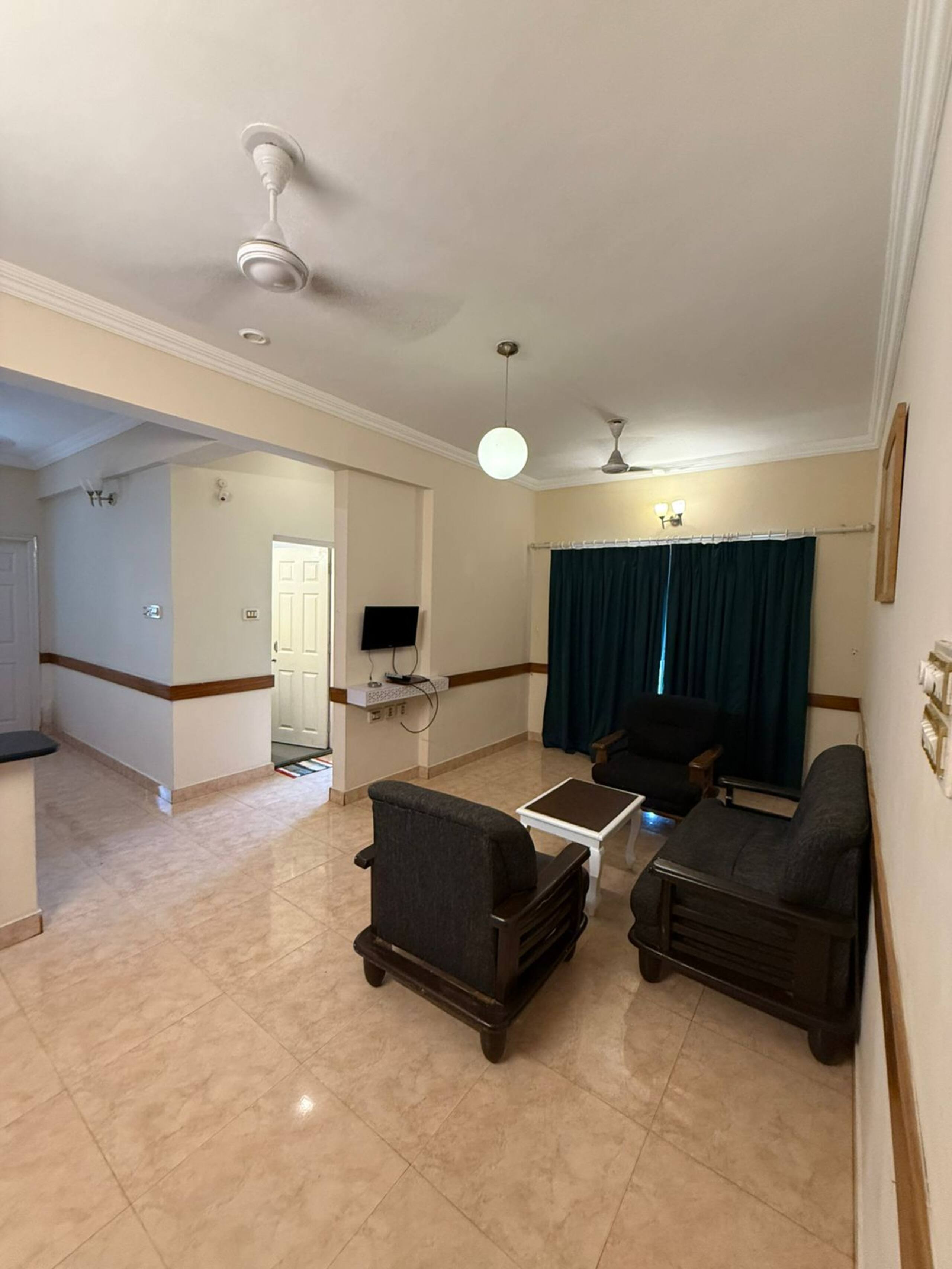RoomzAway 4 Flats | Pool | WiFi | Kitchen 4