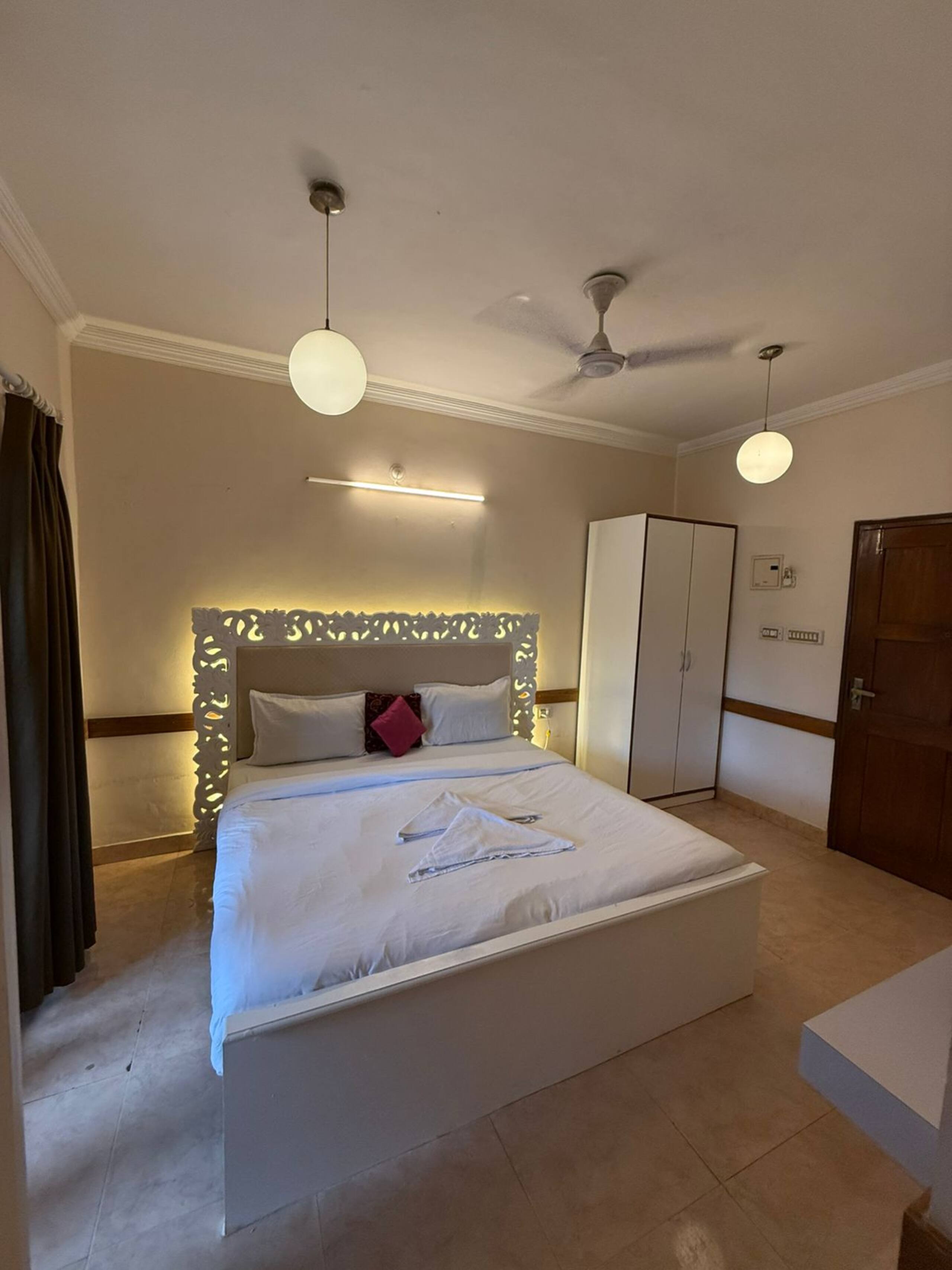 RoomzAway 4 Flats | Pool | WiFi | Kitchen 15