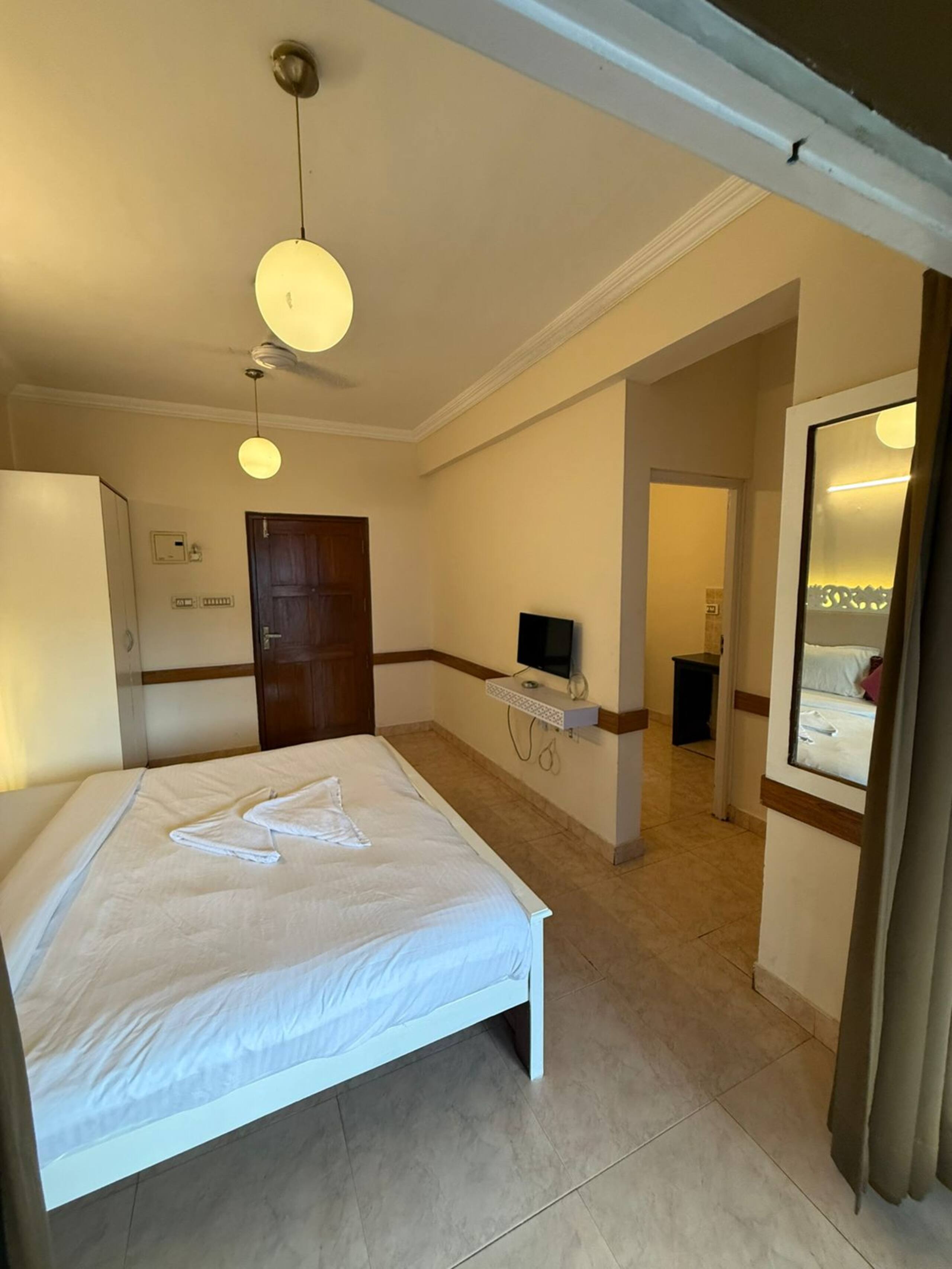 RoomzAway 4 Flats | Pool | WiFi | Kitchen 14