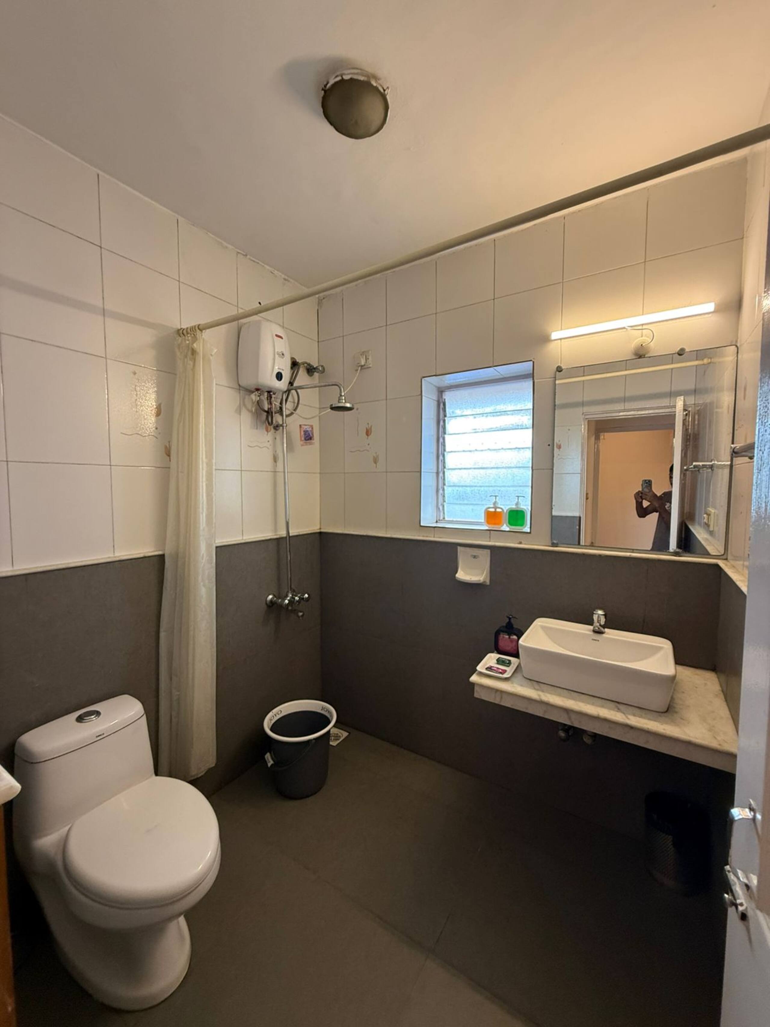 RoomzAway 4 Flats | Pool | WiFi | Kitchen 19