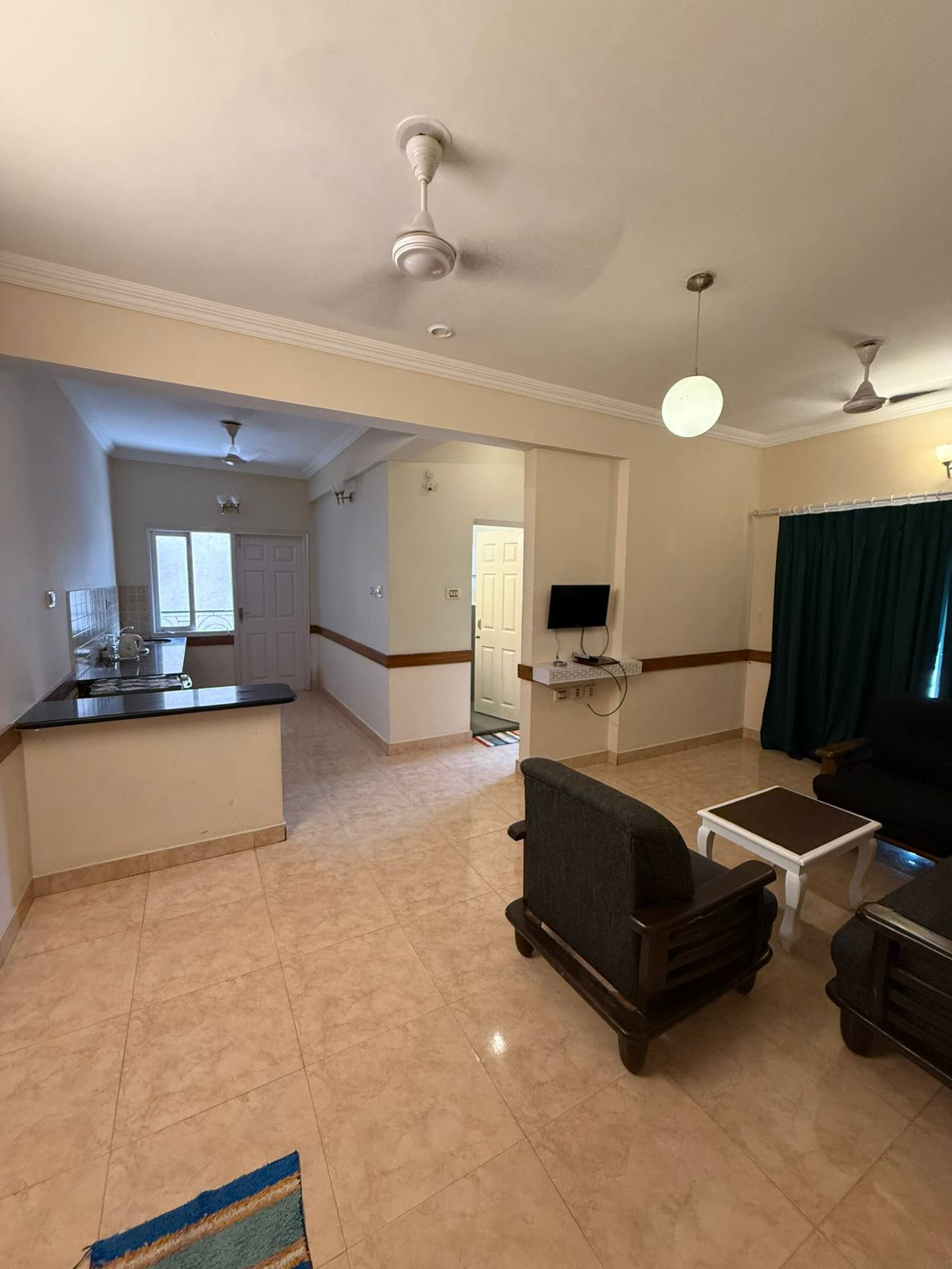 RoomzAway 4 Flats | Pool | WiFi | Kitchen 10