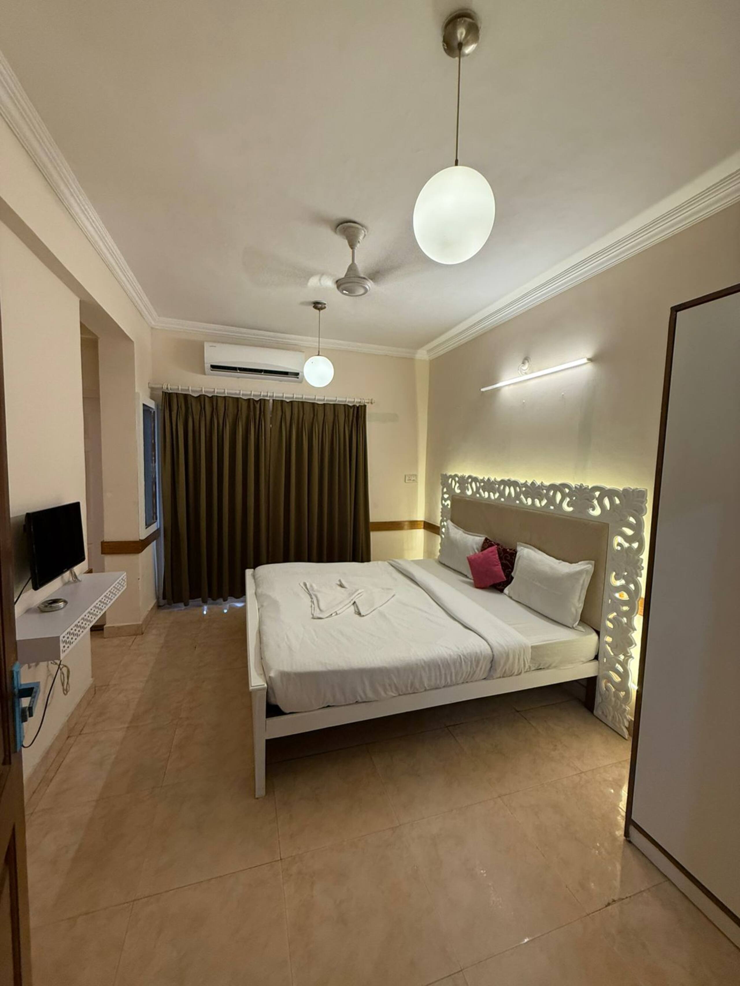 RoomzAway 4 Flats | Pool | WiFi | Kitchen 16