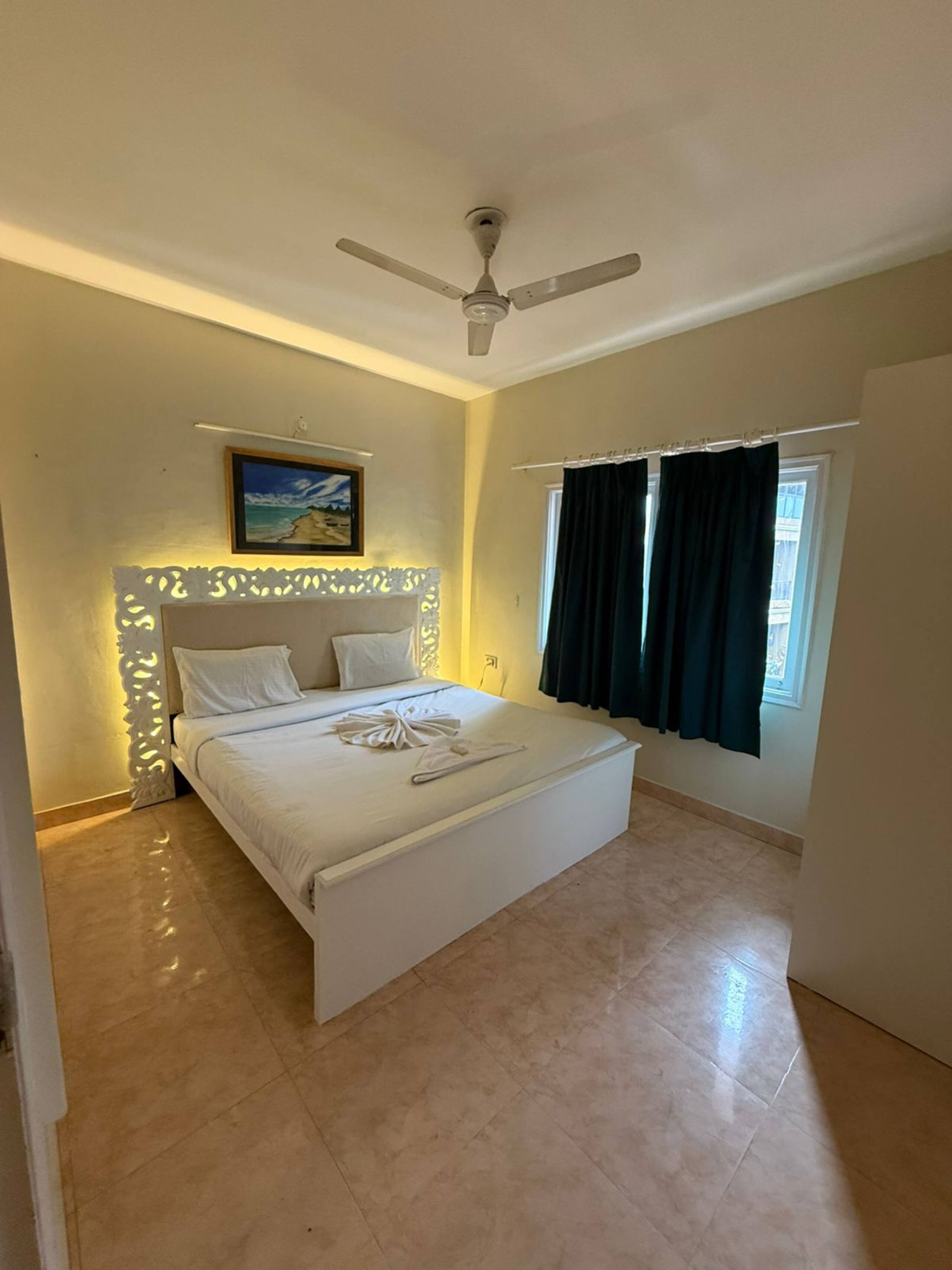 RoomzAway 4 Flats | Pool | WiFi | Kitchen 12