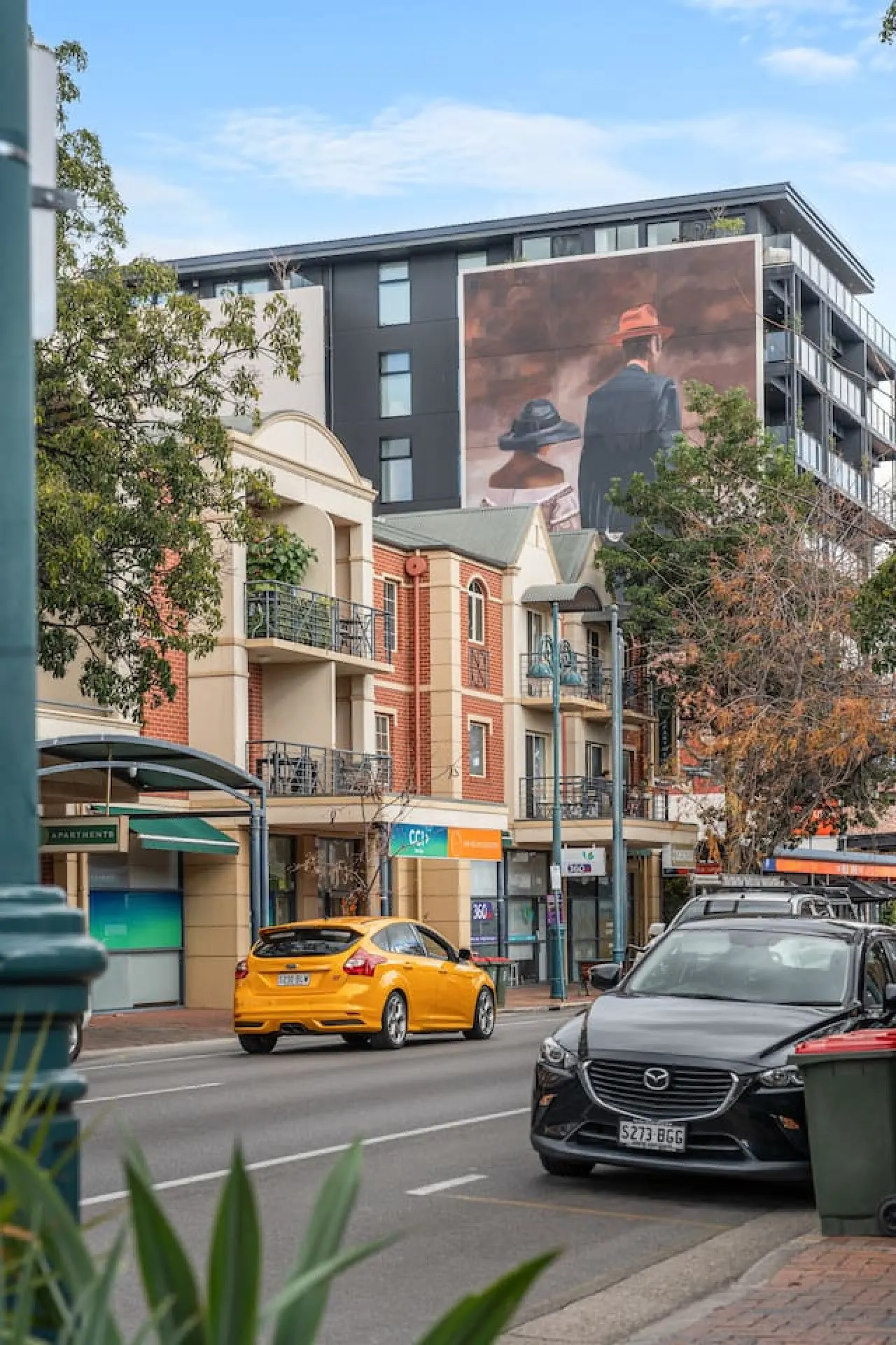 In The Midst on Melbourne - Walk to Cafés & Dining 5
