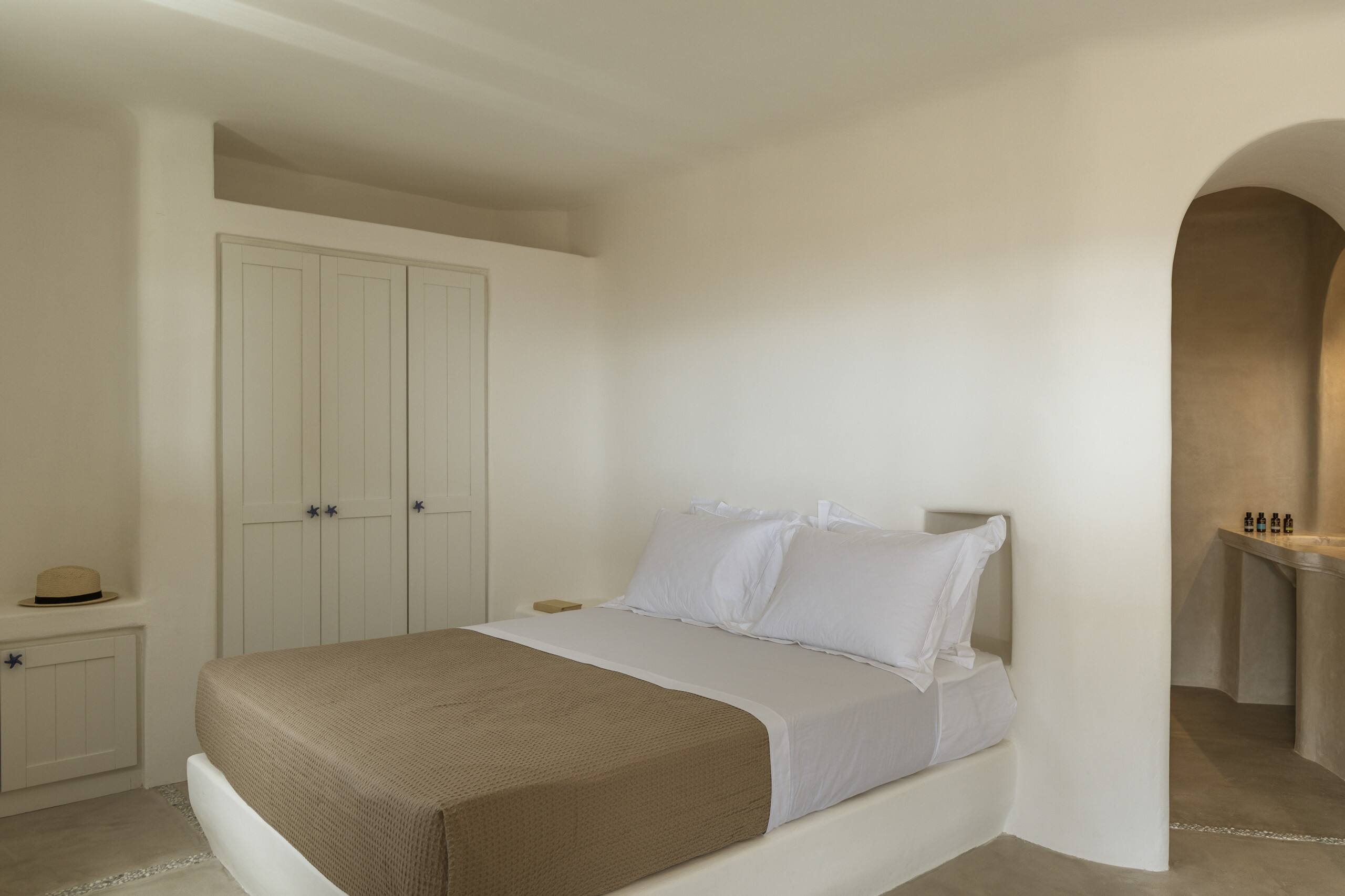 Seafront 9bdr Serenity in Mykonos 10