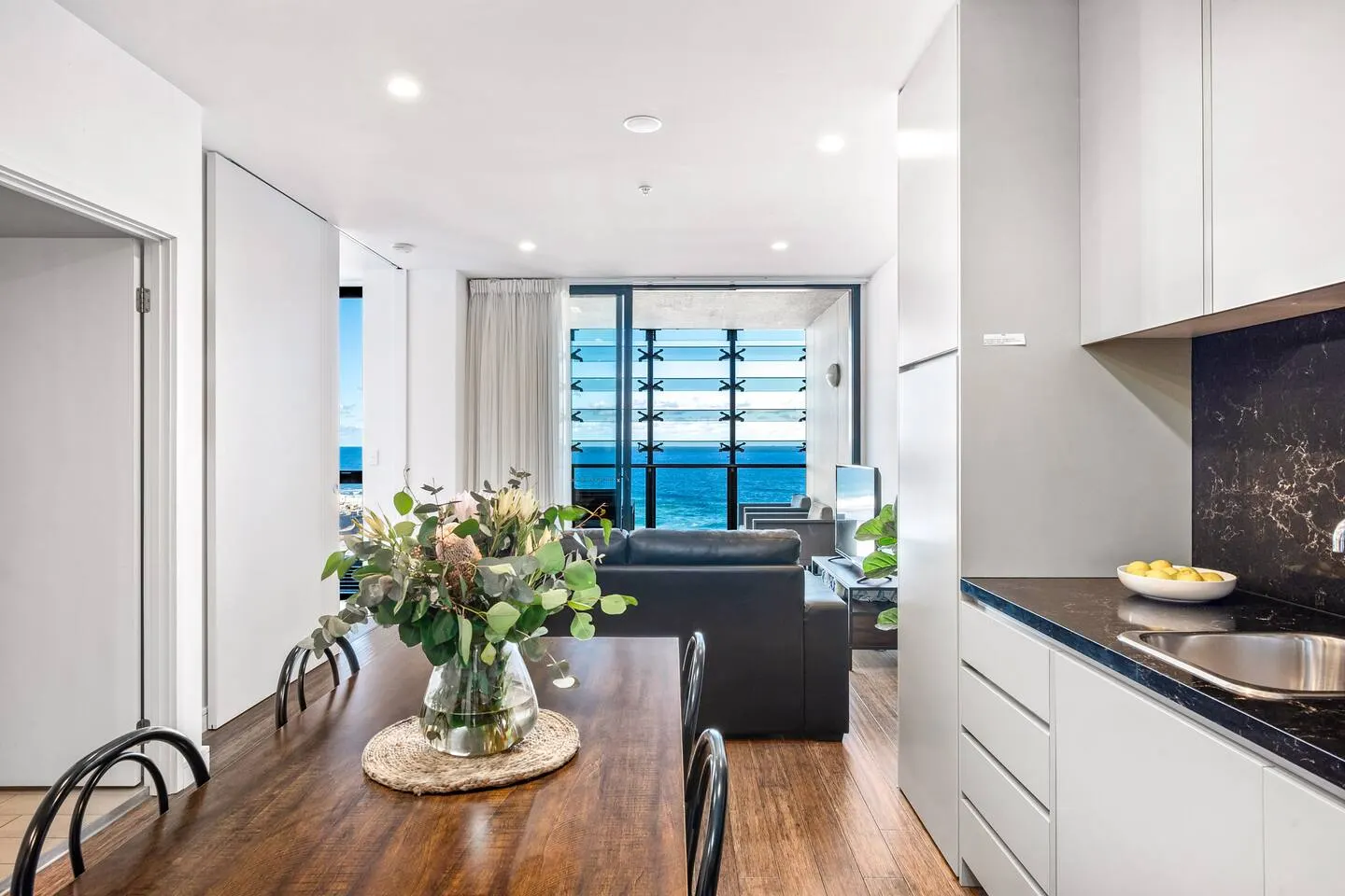 Executive Beach Apartment - Views - Beachfront 10