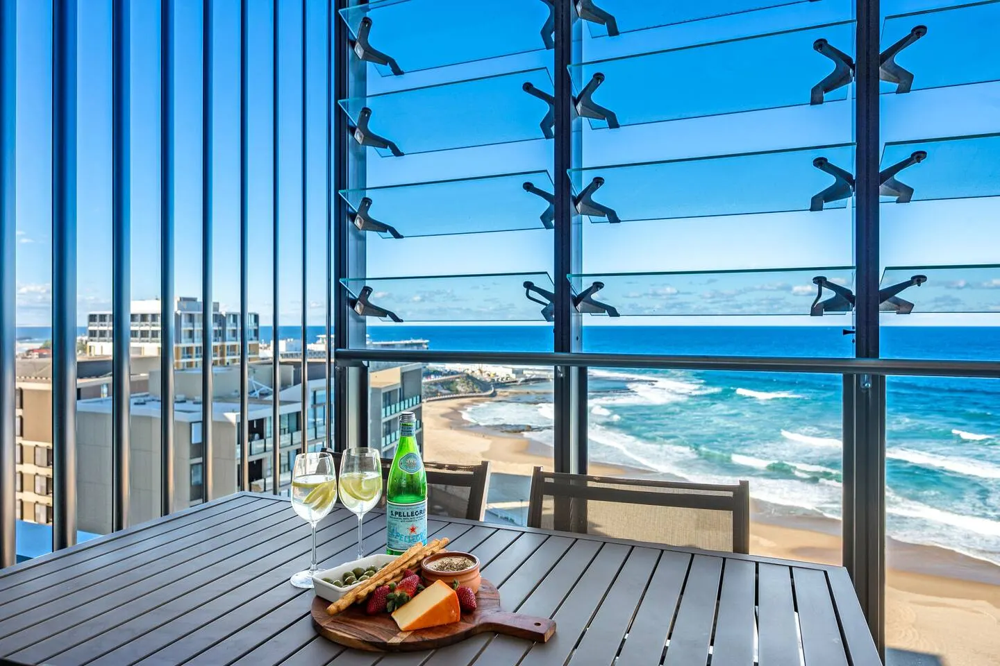 Executive Beach Apartment - Views - Beachfront 15