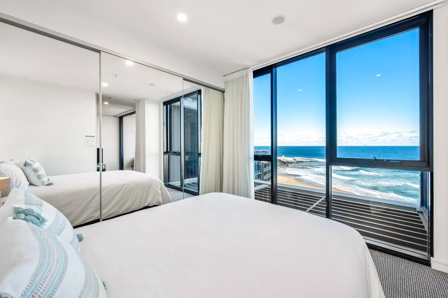 Executive Beach Apartment - Views - Beachfront 16