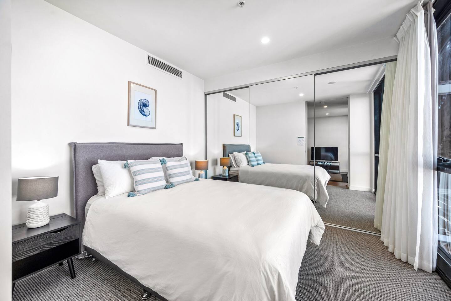 Executive Beach Apartment - Views - Beachfront 4