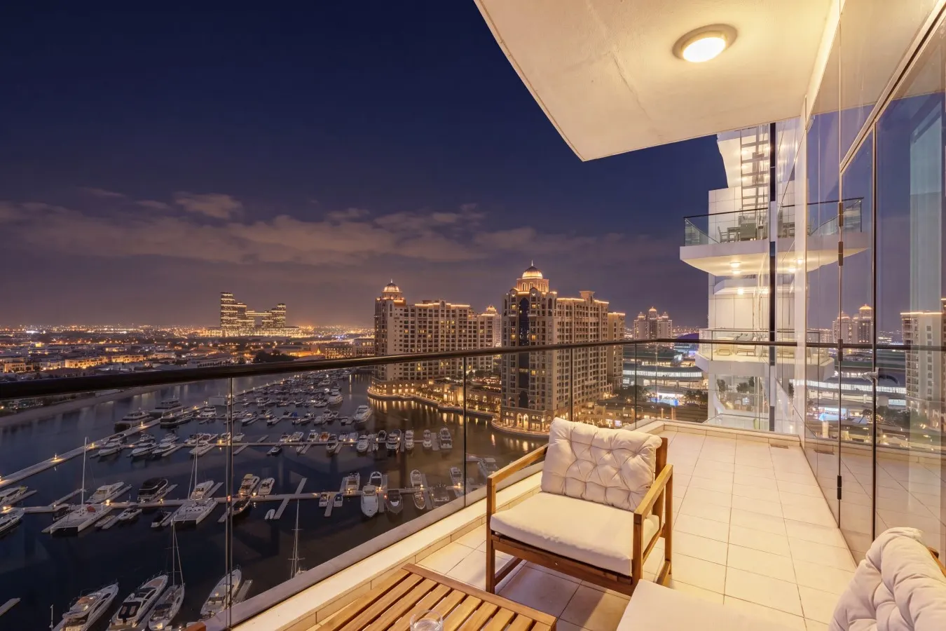 Palm Home next to Nakheel Mall w/ Private Beach