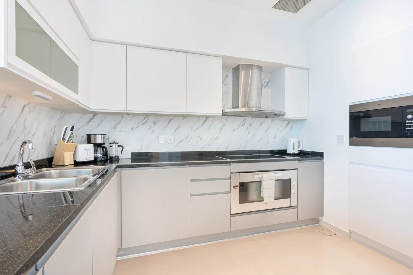 Palm Home next to Nakheel Mall w/ Private Beach 9