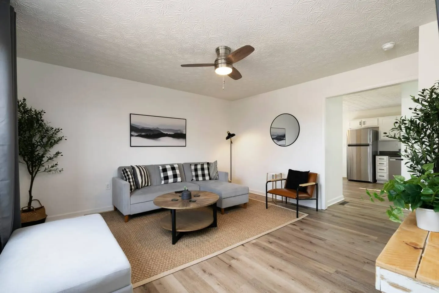 Modern Cozy 2 BR Farmhouse style Townhome with Two 9