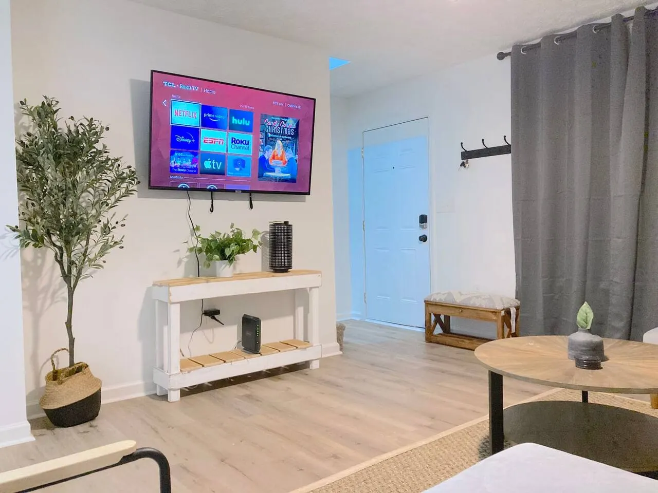 Modern Cozy 2 BR Farmhouse style Townhome with Two 10