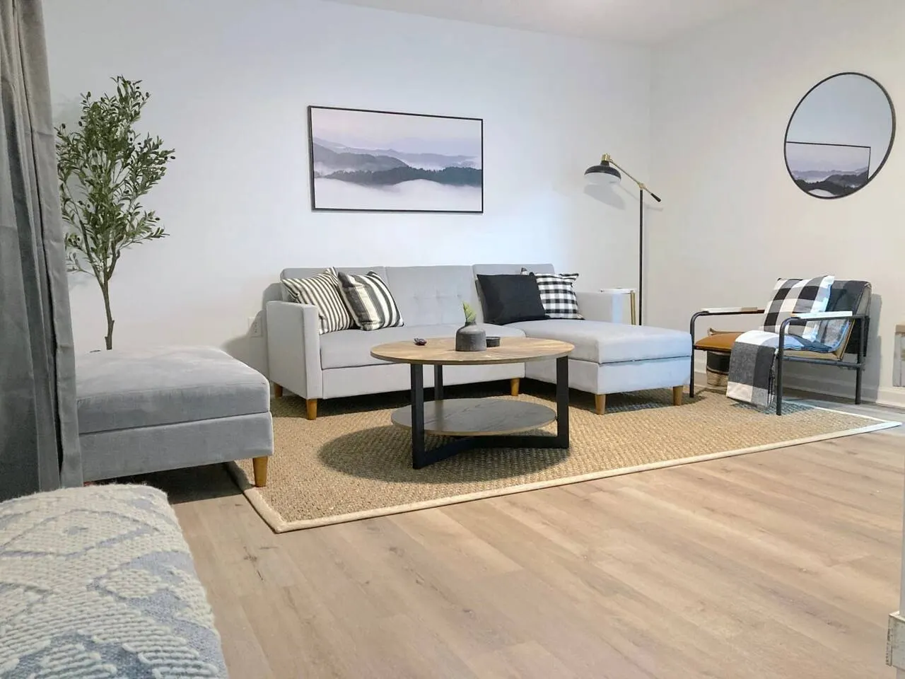 Modern Cozy 2 BR Farmhouse style Townhome with Two 12