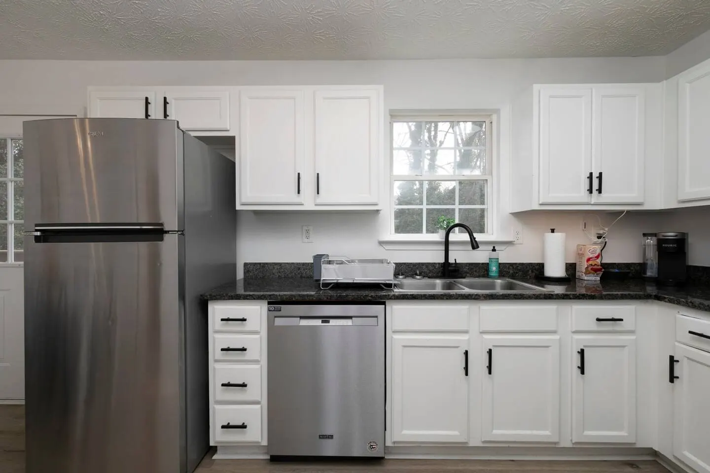 Modern Cozy 2 BR Farmhouse style Townhome with Two 14