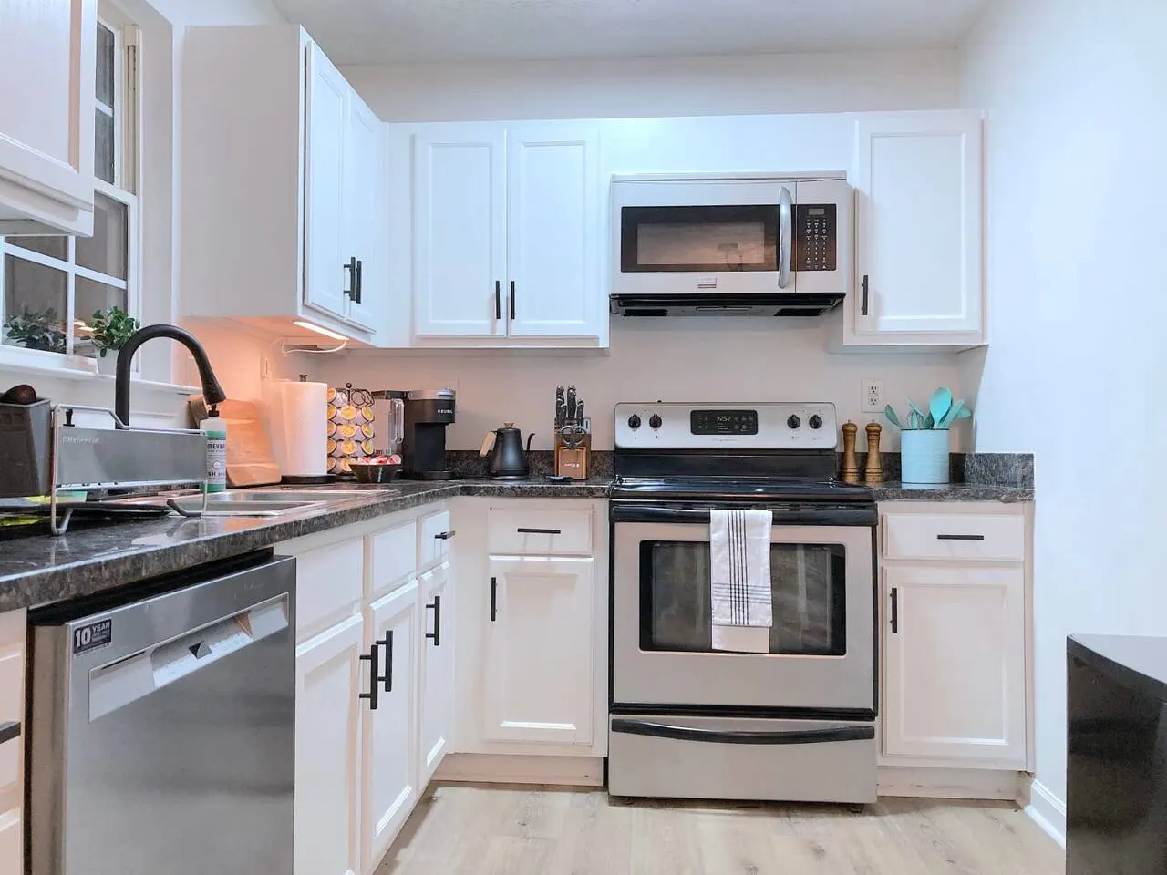 Modern Cozy 2 BR Farmhouse style Townhome with Two 16