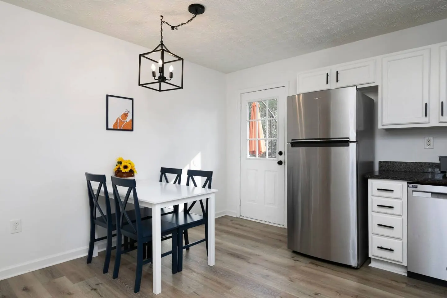 Modern Cozy 2 BR Farmhouse style Townhome with Two 18