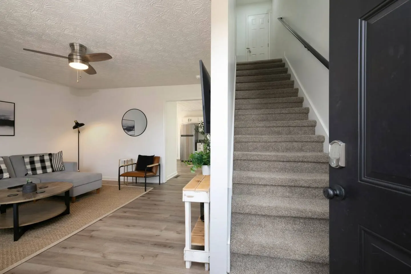 Modern Cozy 2 BR Farmhouse style Townhome with Two 6