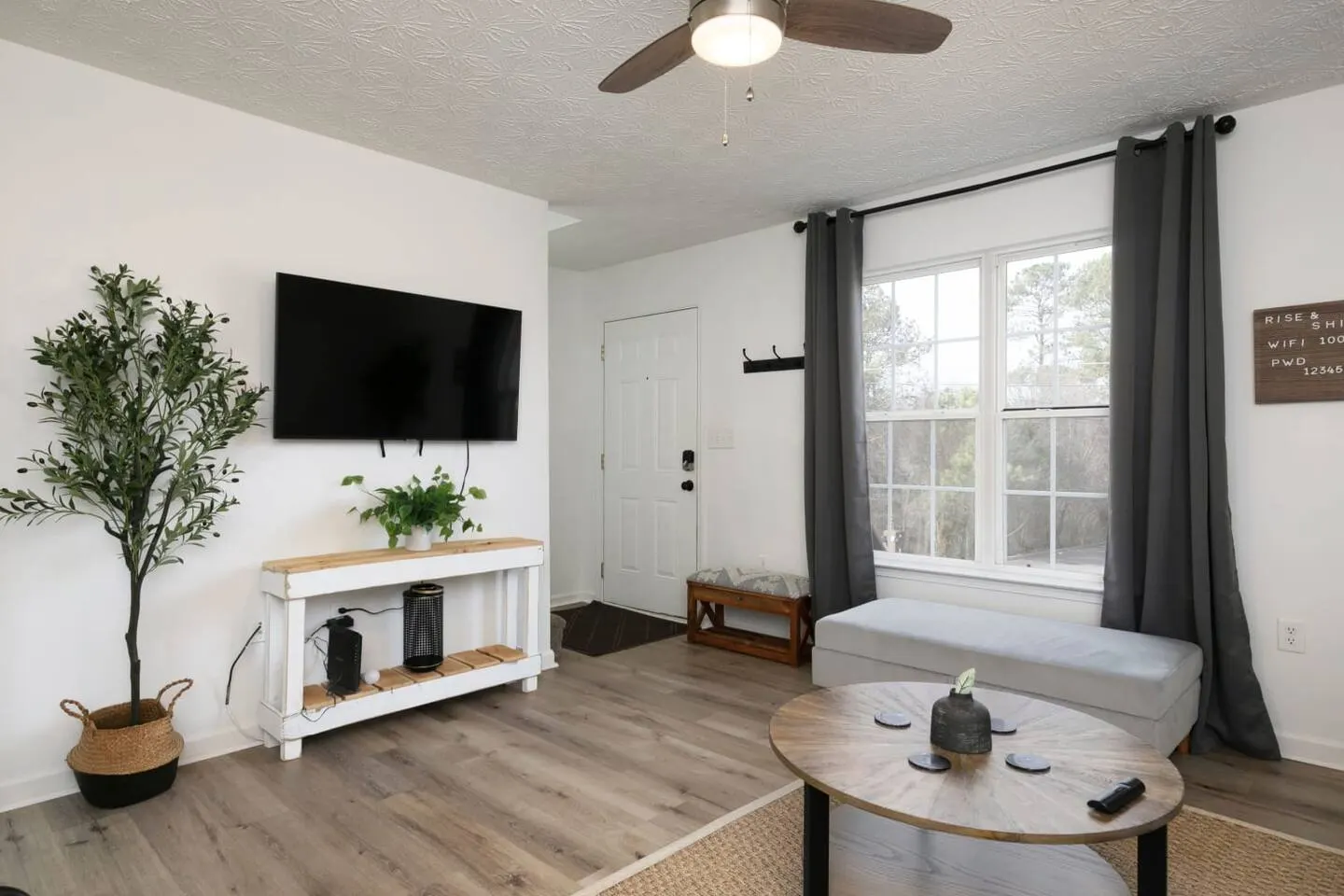 Modern Cozy 2 BR Farmhouse style Townhome with Two 8