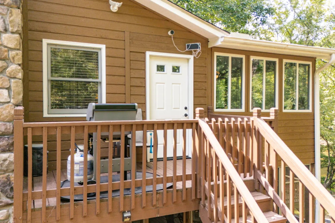 Riverfront Cabin Fenced Yard, Firepit & Grill 12