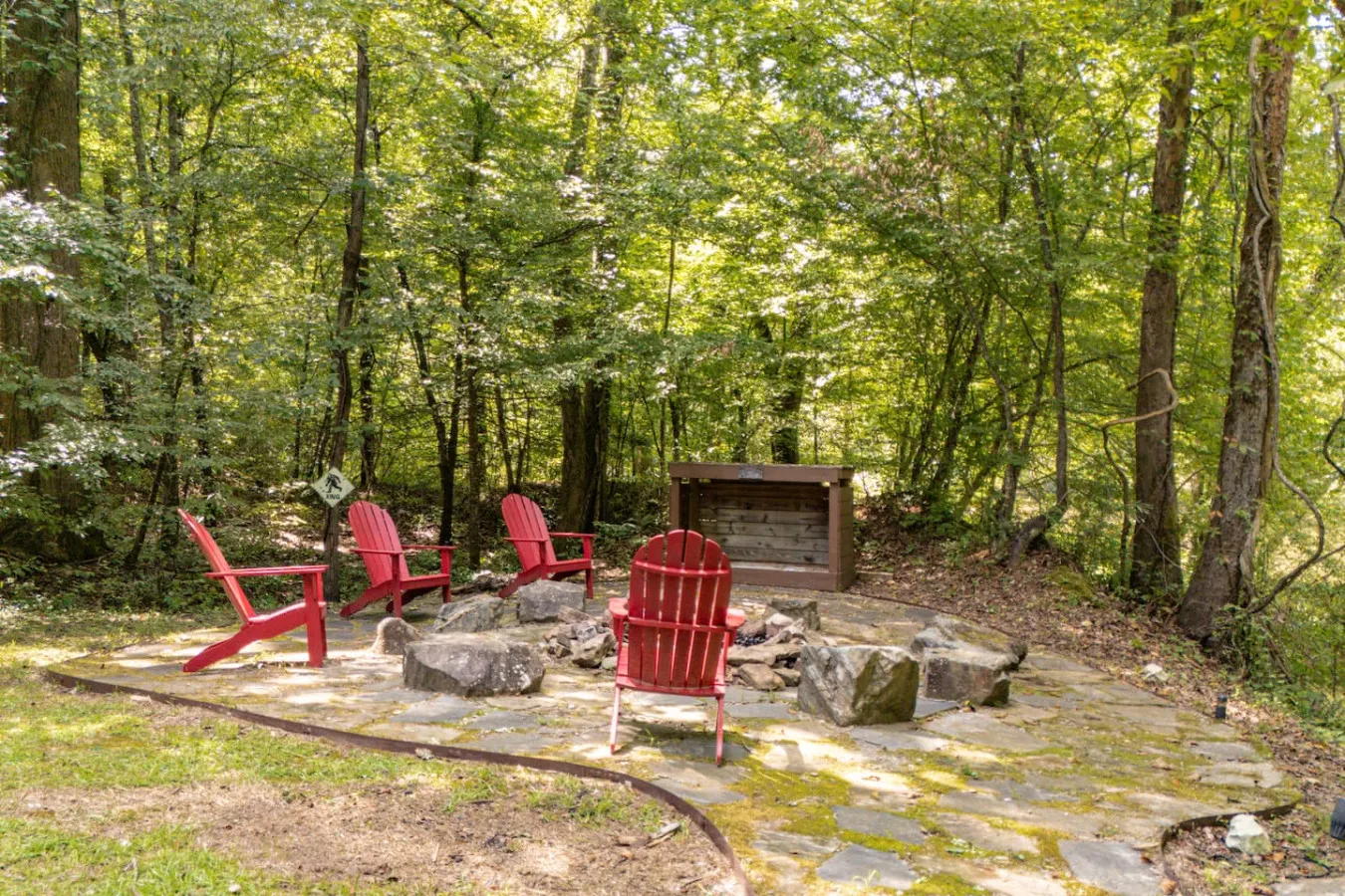 Riverfront Cabin Fenced Yard, Firepit & Grill 20