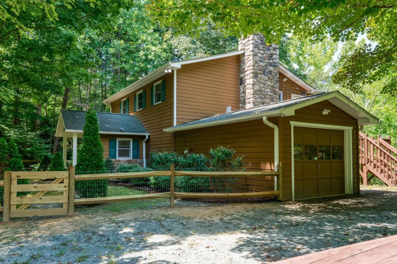 Riverfront Cabin Fenced Yard, Firepit & Grill 6