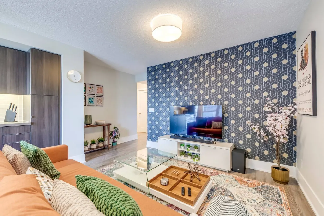 Designer 2BR Corner Suite Balcony Sleeps 5 10