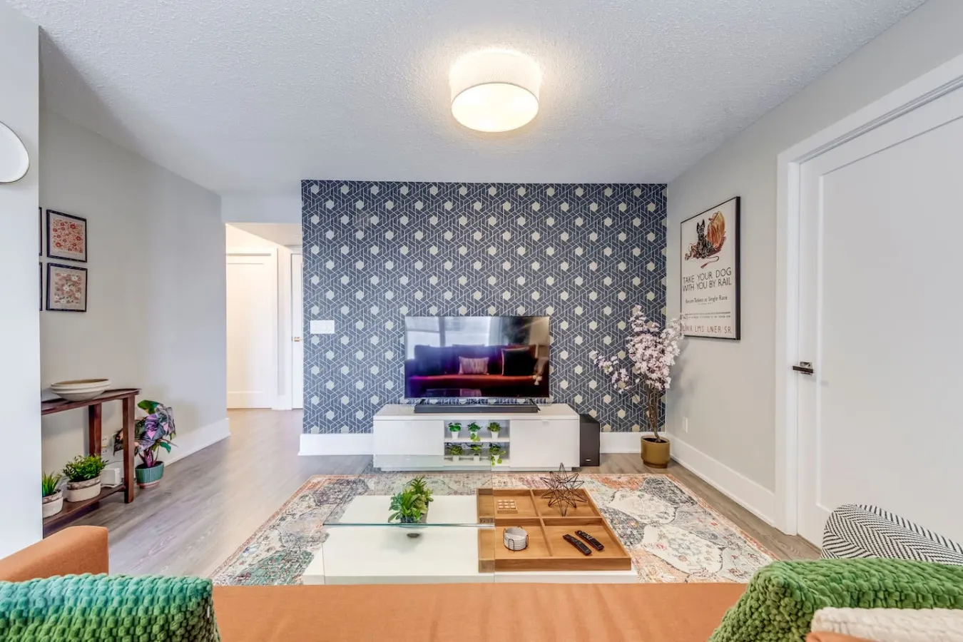 Designer 2BR Corner Suite Balcony Sleeps 5 11