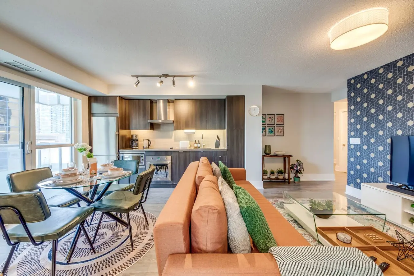 Designer 2BR Corner Suite Balcony Sleeps 5 13